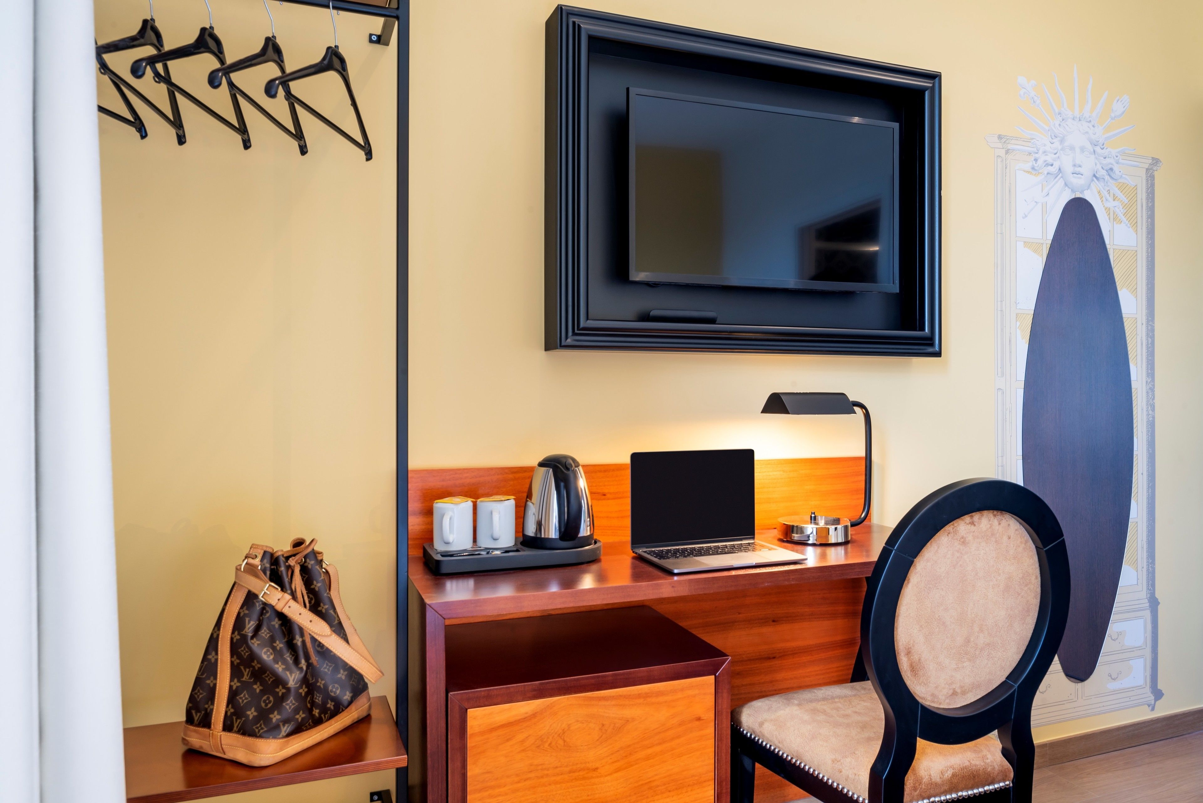 Colchones con acolchado adicional, minibar, caja fuerte y escritorio