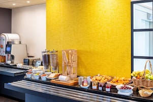 Desayuno buffet todos los días (con cargo)