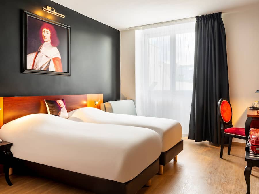 Pillowtop beds, minibar, in-room safe, desk