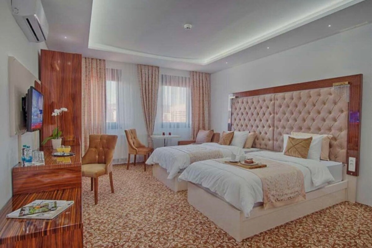 FAMILY ROOM SLEEPS 4