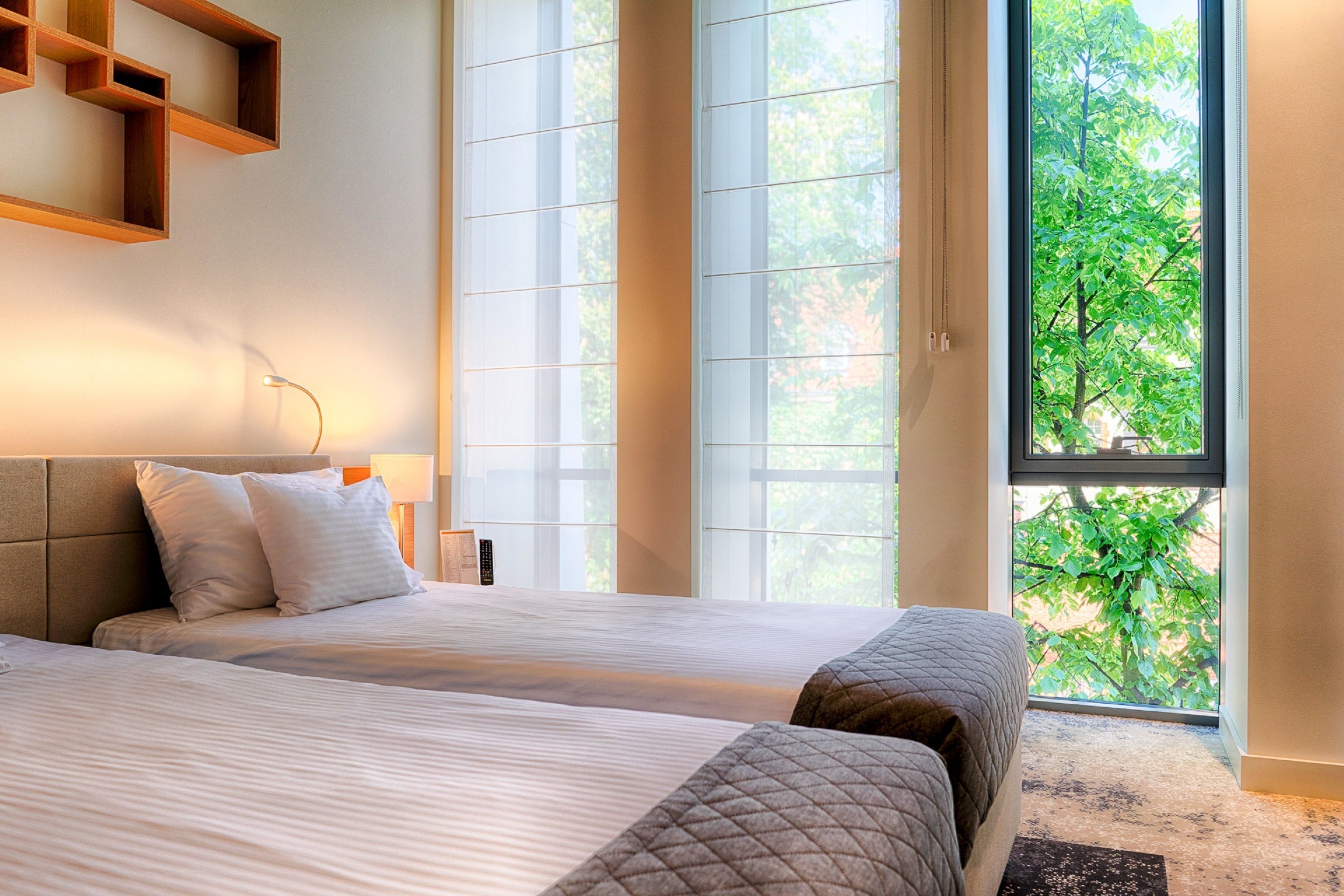 Tomannsrom | Sengetøy av topp kvalitet, safe på rommet og skrivebord