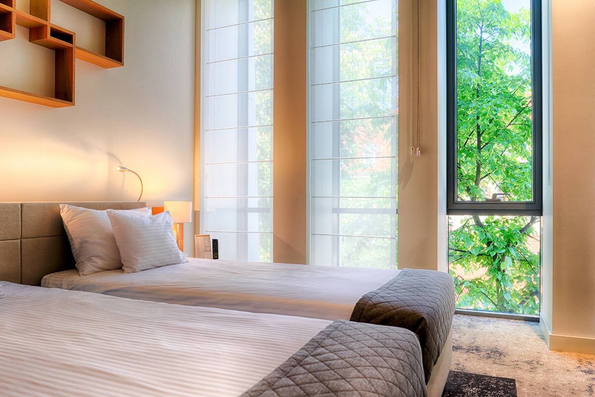 twin room | 1 bedroom, premium bedding, in-room safe, desk