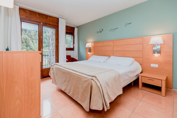 Apartment, 1 Bedroom | Blackout drapes, cribs/infant beds, free WiFi, bed sheets