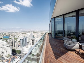 Luxury Penthouse, 3 Bedrooms, Ensuite, City View - Central Park Residence (Nicosia)