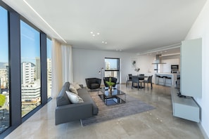 奢华公寓, 2 间卧室, 双浴室, 城市景观 | 高档床上用品、客房内保险箱、特色装修、特色家居