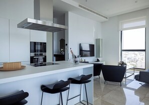 Luxury Apartment, 3 Bedrooms, Ensuite, City View | Private kitchen - Central Park Residence (Nicosia)