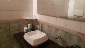 Shower, free toiletries, hair dryer, bidet - Club Nature Village (Cassano allo Ionio)