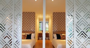 Minibar, individually decorated, individually furnished, desk