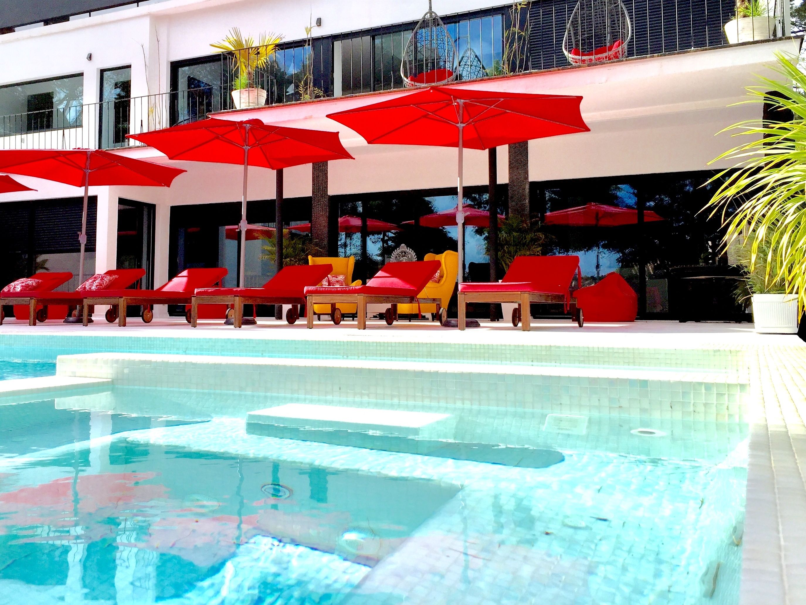 室外游泳池，无边泳池