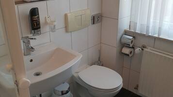 Doppelzimmer, mit Bad | Badezimmer