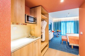 Fridge, microwave, stovetop, electric kettle - Pestana Casino Studios (Funchal)