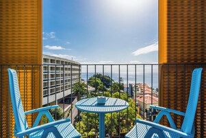 Deluxe Studio, Sea View | Balcony