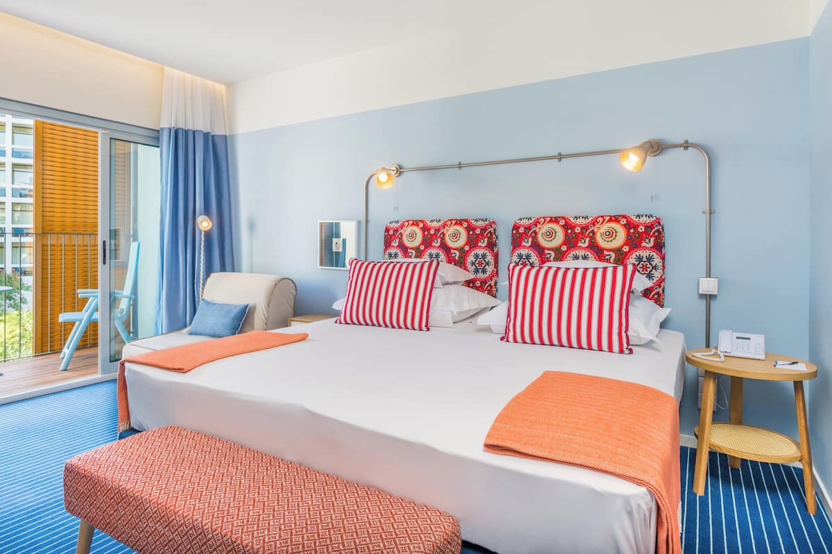 Deluxe Studio | In-room safe, desk, soundproofing, free WiFi