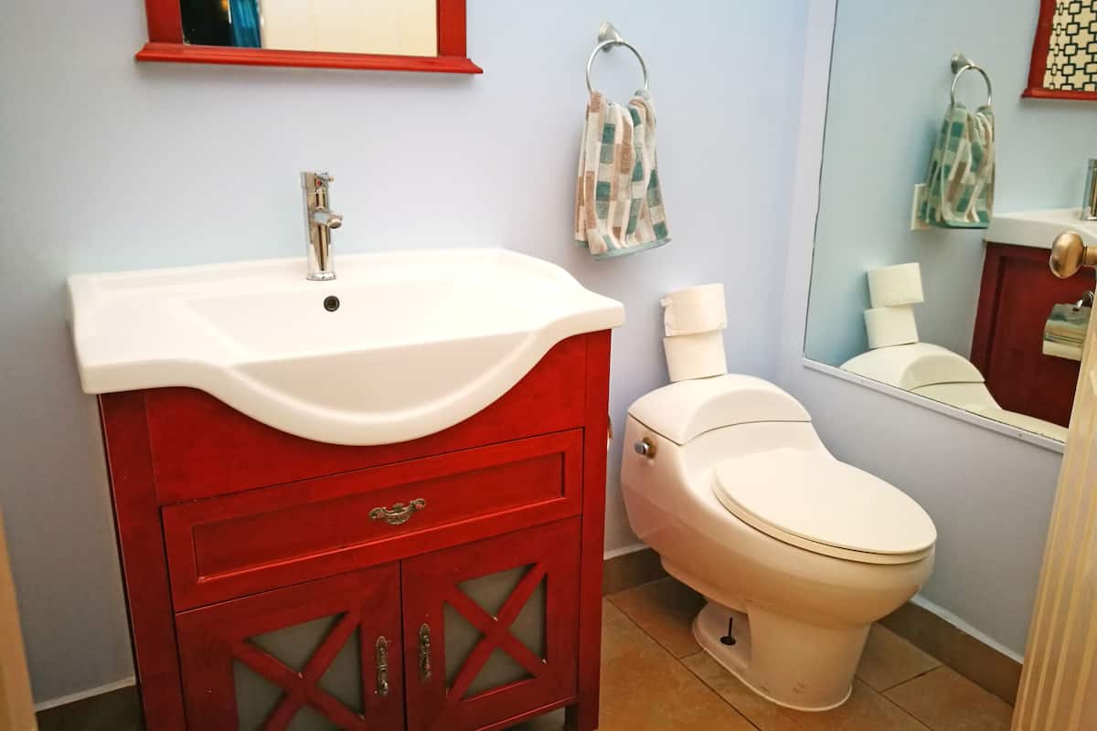 superior suite, multiple beds | bathroom | shower, free toiletries, towels