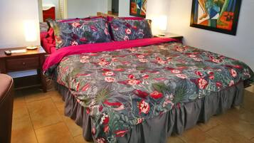 Suite clásica, 1 cama King size | Caja de seguridad en la habitación y decoración personalizada