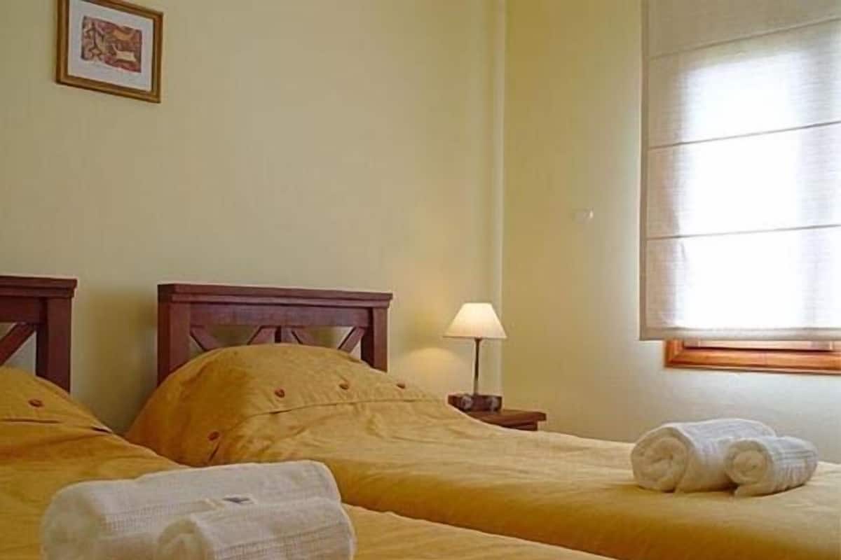 Habitación doble | Caja fuerte, escritorio, tabla de planchar con plancha y wifi gratis