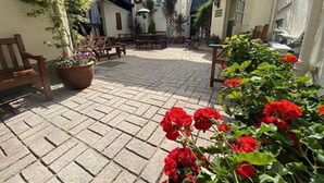 Courtyard - The White Hart Hotel (Newton Abbot)
