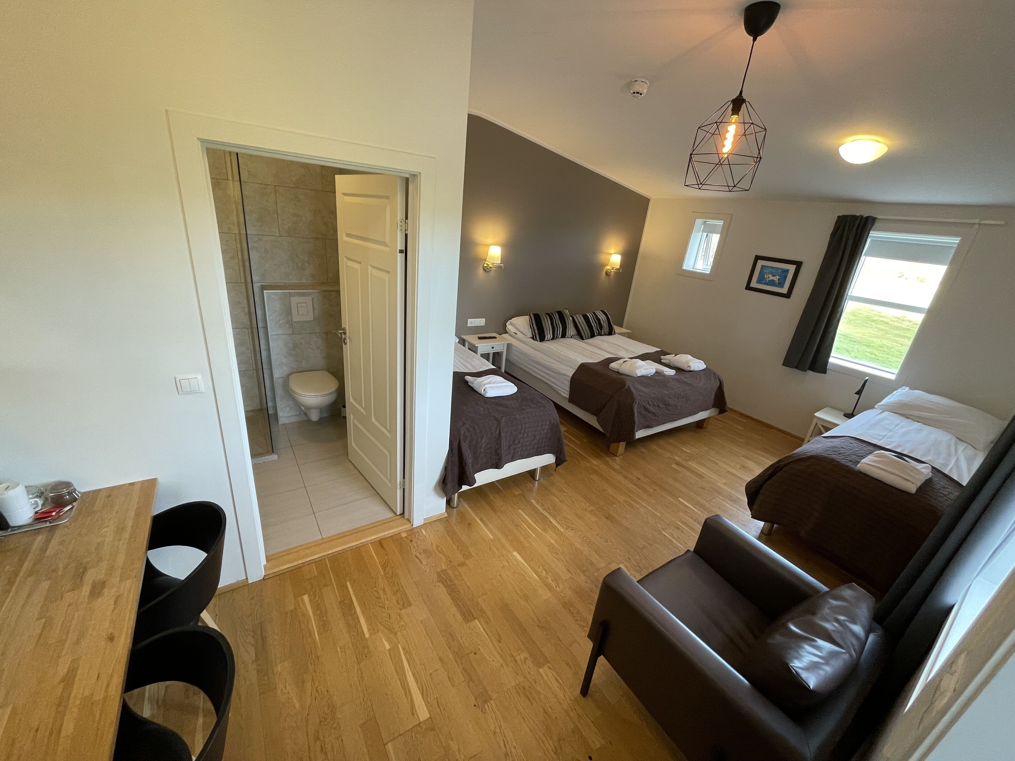quadruple room with hot tub and sauna access | desk, laptop workspace, free wifi, bed sheets
