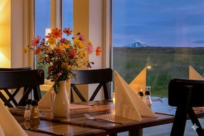 Frühstück und Abendessen, lokale Küche