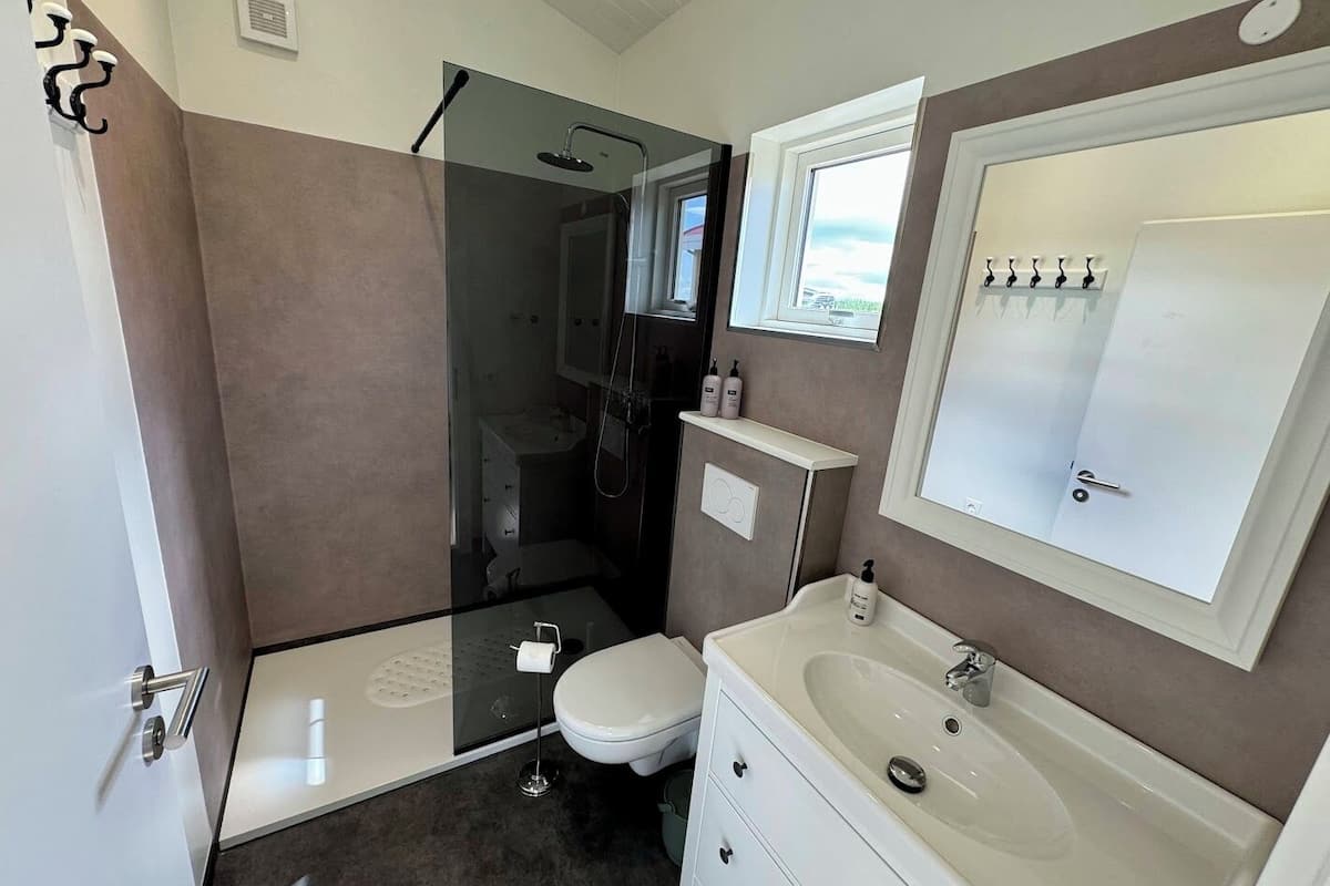 cabin, river view | desk, laptop workspace, free wifi, bed sheets