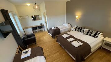 Quadruple Room with Hot Tub and Sauna Access | Desk, laptop workspace, free WiFi, bed sheets