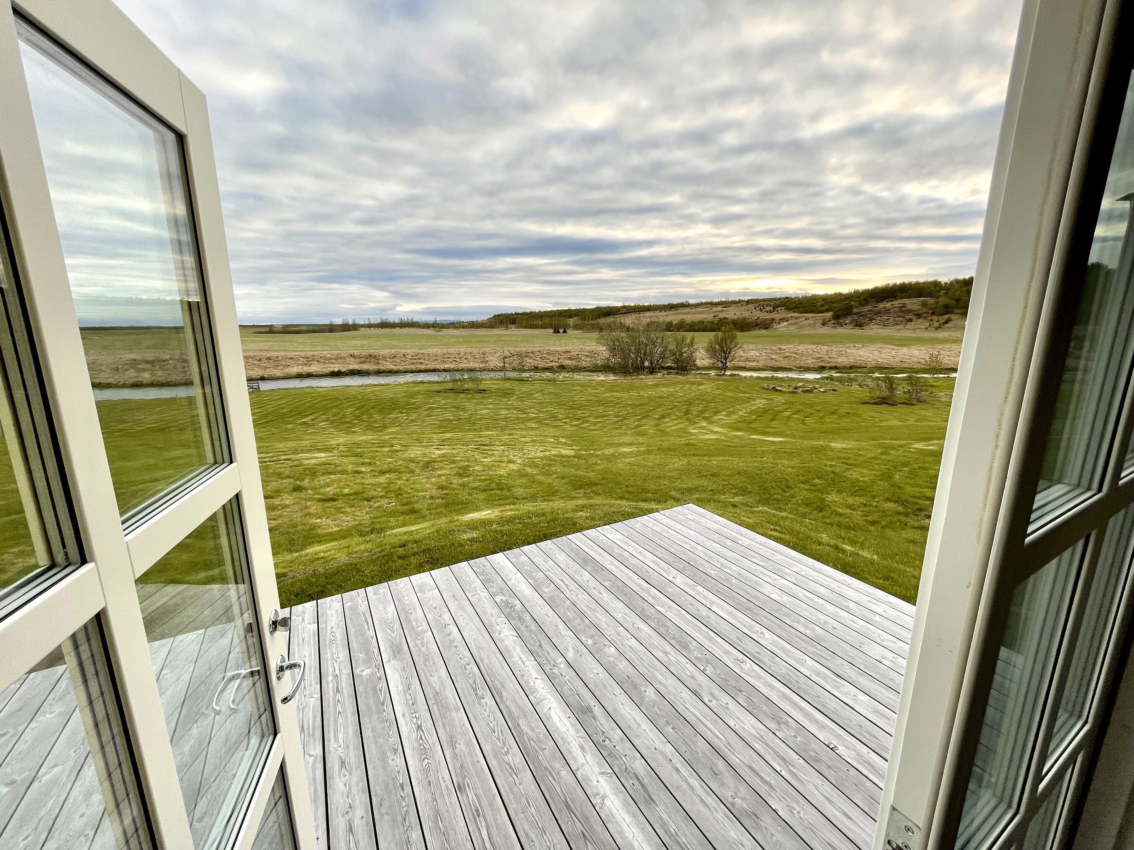 Cottage, 2 Bedrooms, River View, with Hot Tub and Sauna Access | デスク、ノートパソコン用作業スペース、WiFi (無料)、ベッドシーツ