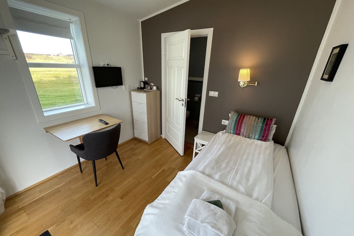 Single Room with Hot Tub and Sauna Access | Een bureau, een laptopwerkplek, gratis wifi, beddengoed