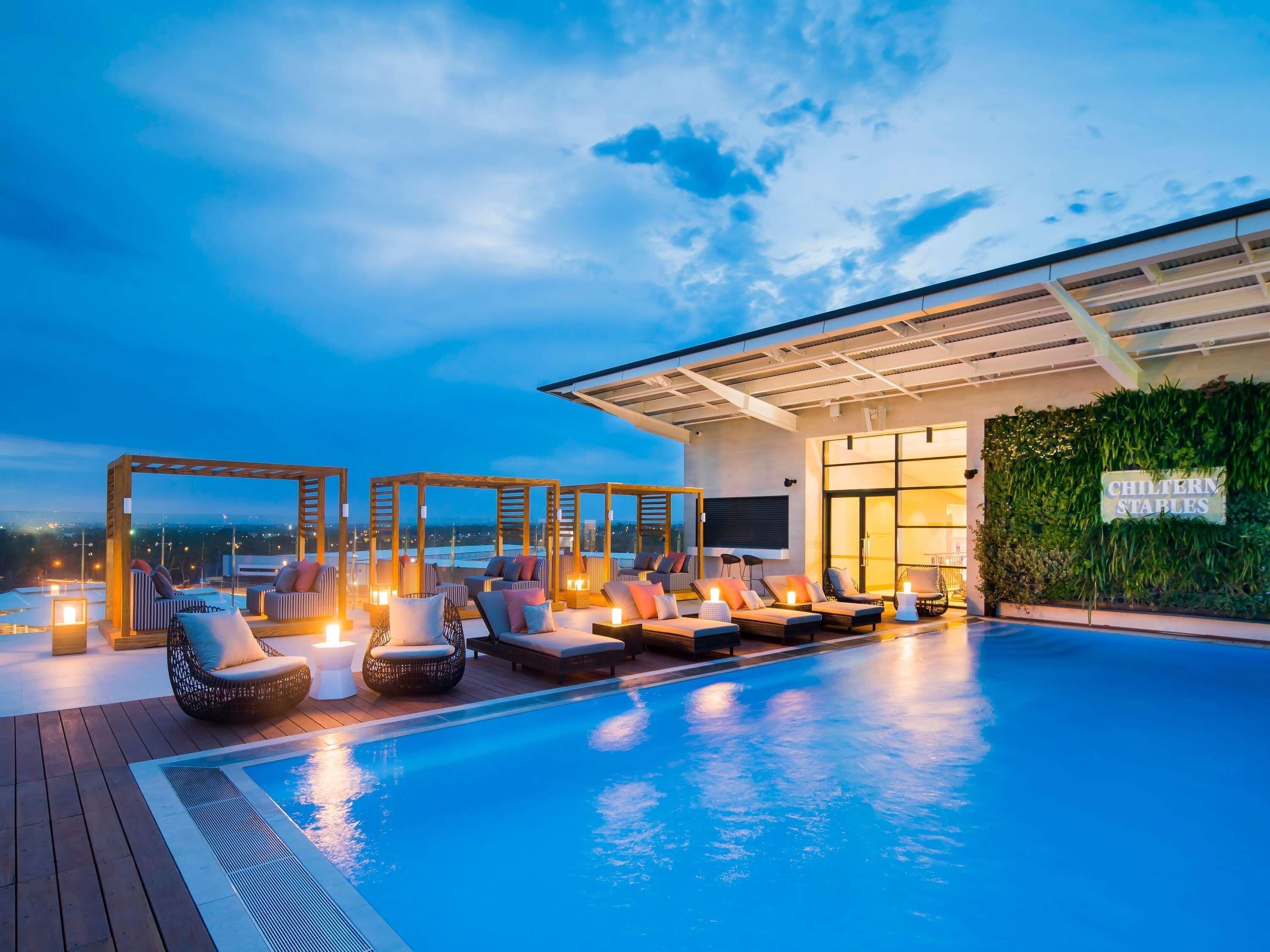 Outdoor pool, free cabanas, sun loungers