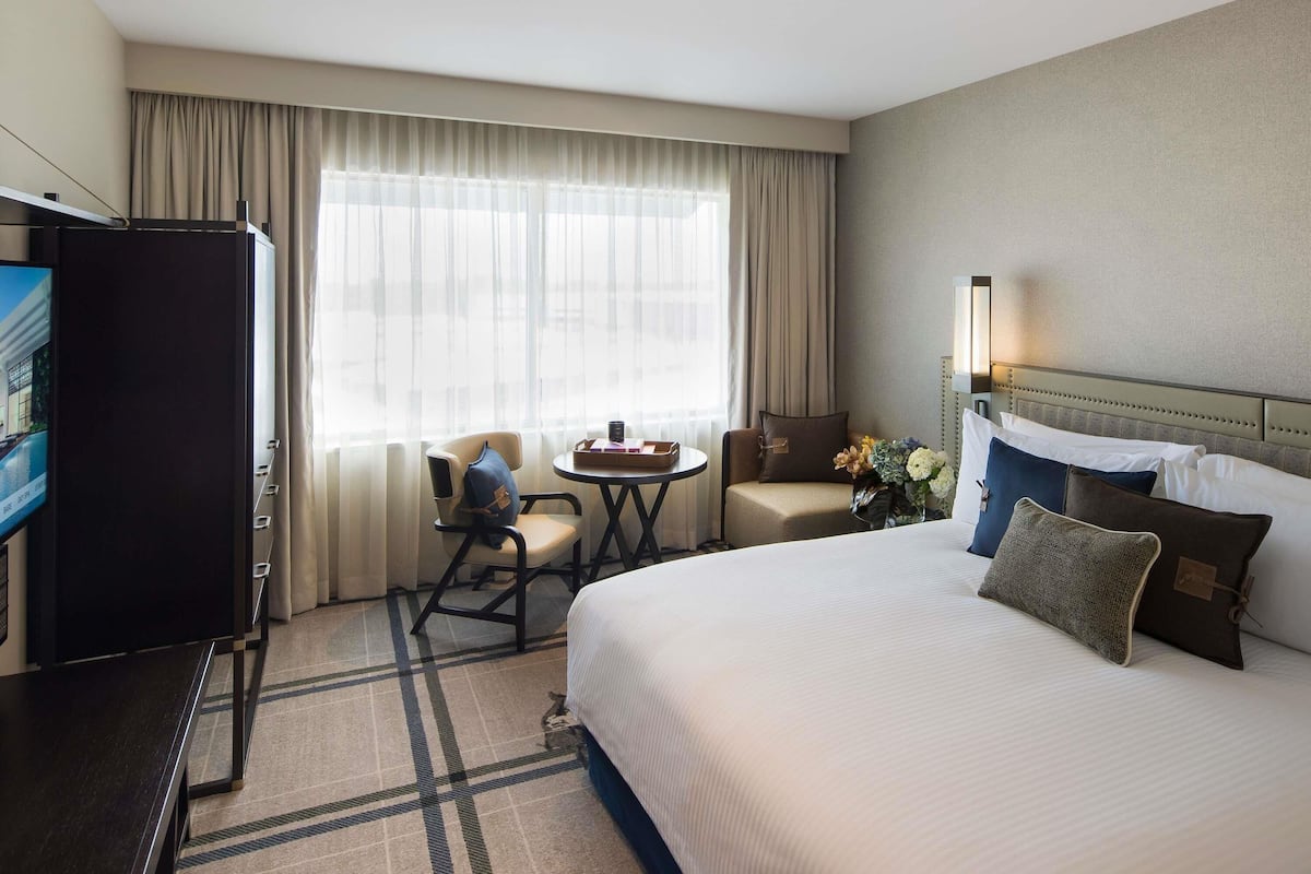 Egyptian cotton sheets, premium bedding, minibar, in-room safe