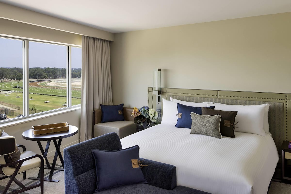 Deluxe Room, 1 King Bed | Egyptian cotton sheets, premium bedding, minibar, in-room safe