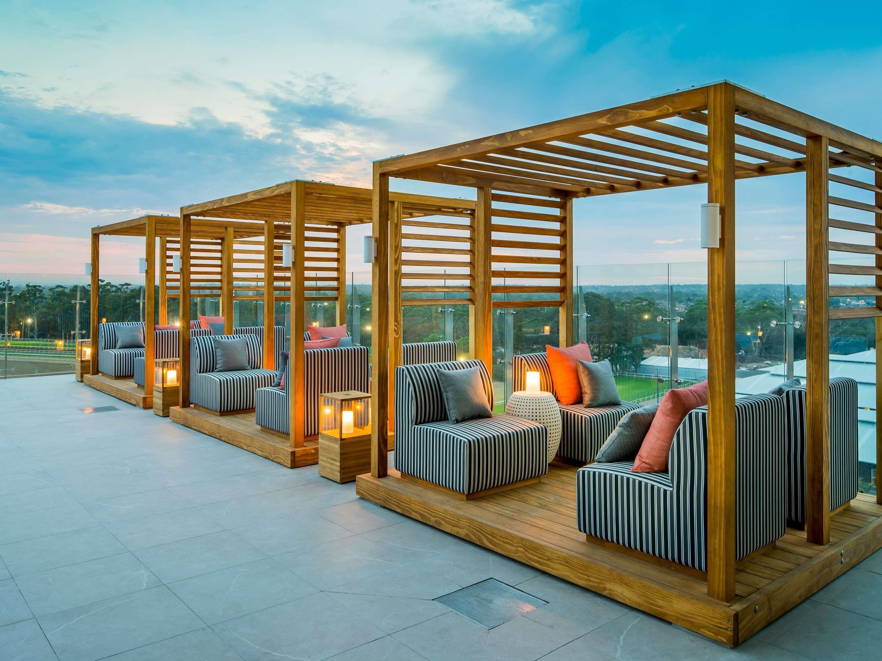 Outdoor pool, free cabanas, sun loungers