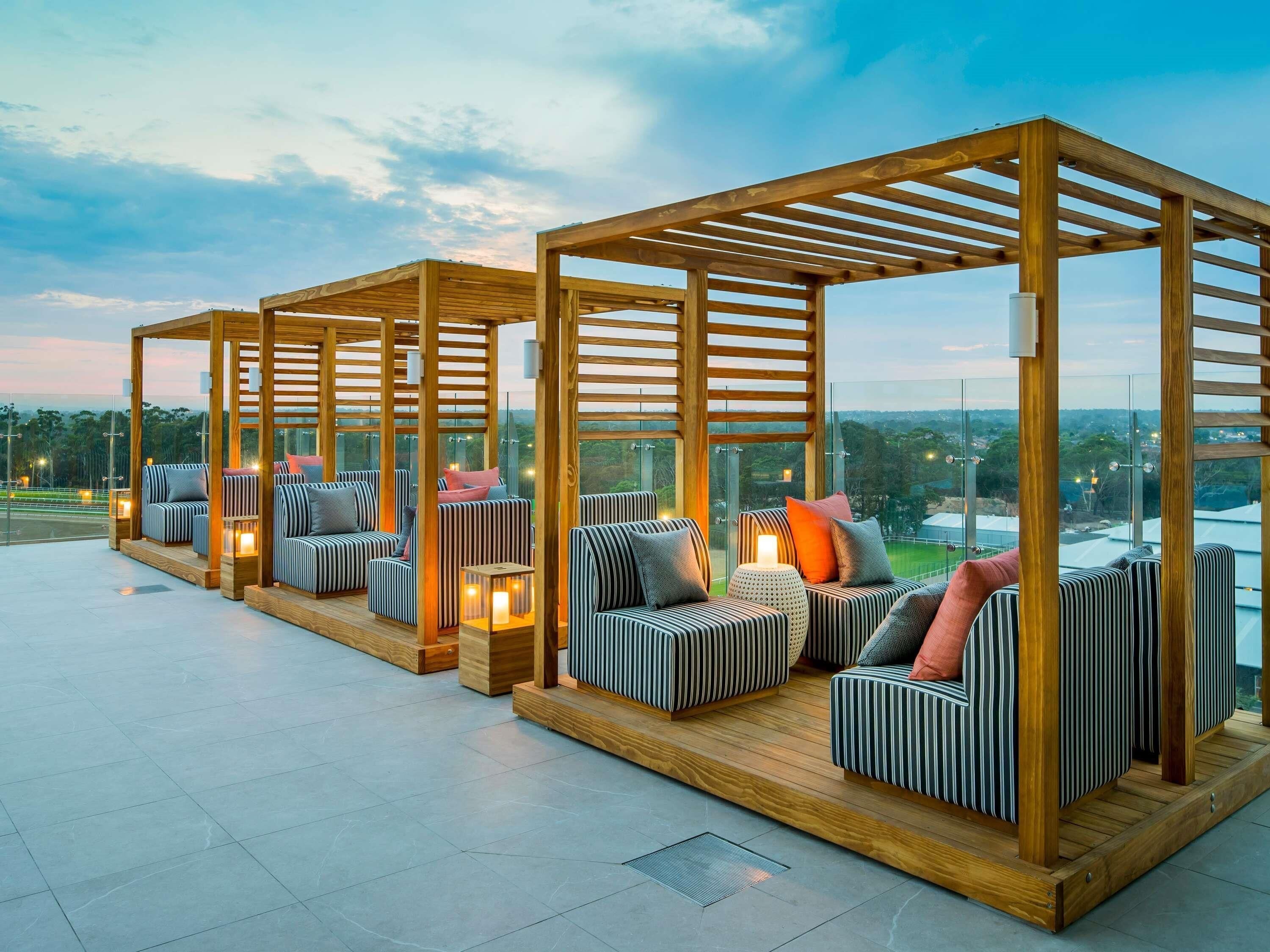 Piscina externa, barracas de cortesia, espreguiçadeiras