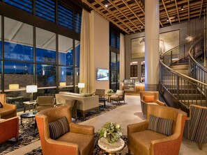 S'hi serveixen esmorzars, dinars i sopars 