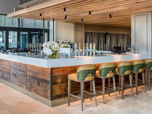 S'hi serveixen esmorzars, dinars i sopars 