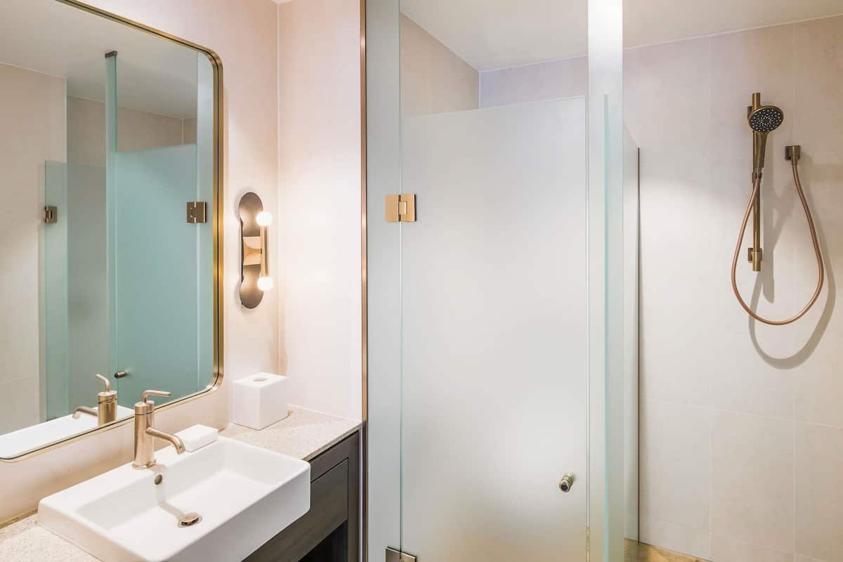 1 bedroom, Egyptian cotton sheets, premium bedding, minibar
