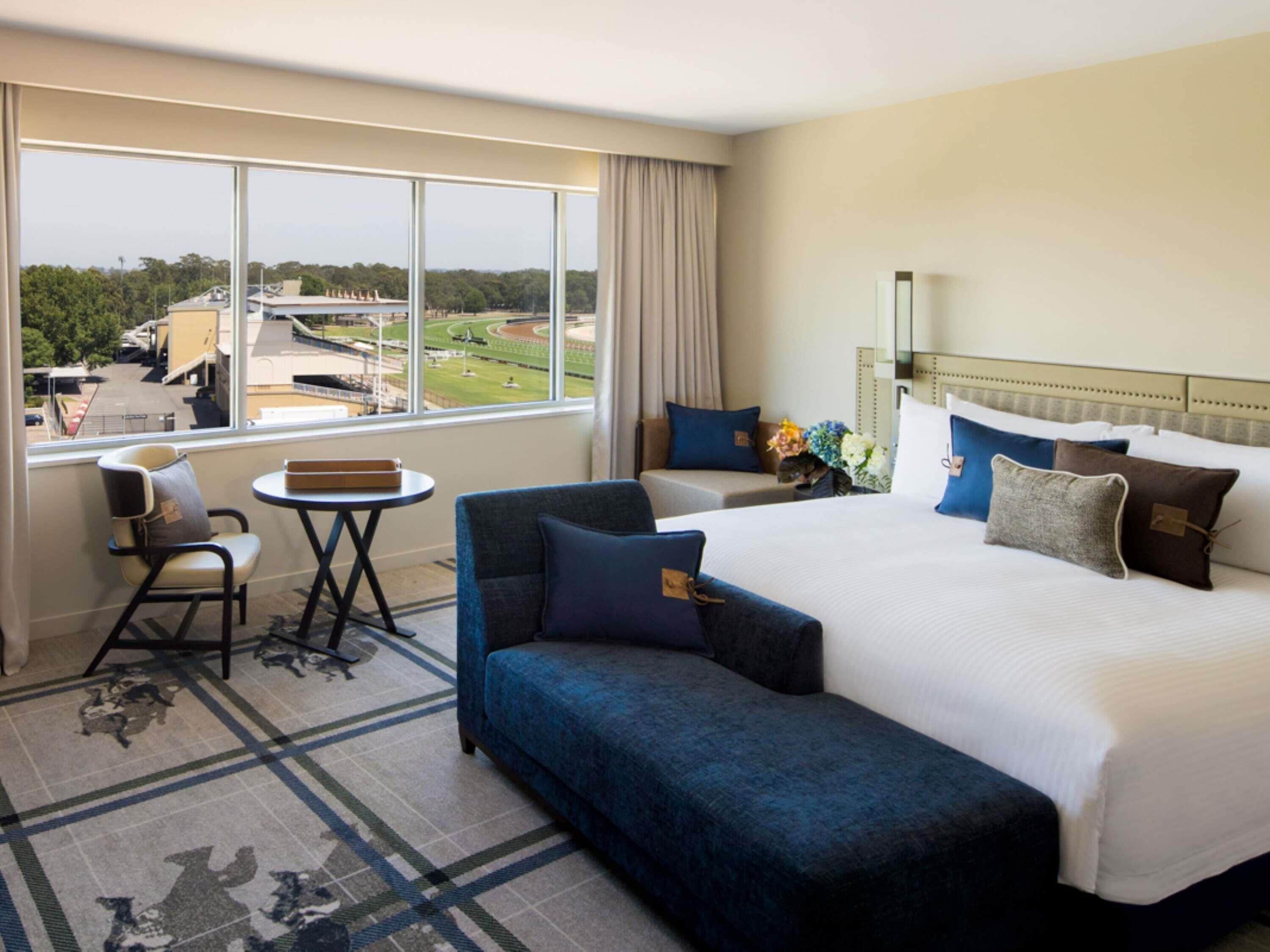 Chambre Deluxe, 1 très grand lit | Draps en coton égyptien, literie de qualité supérieure, minibar