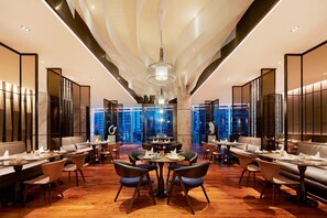 3 restaurants, breakfast, lunch, dinner served; Japanese cuisine  - Sheraton Guangzhou Nansha Hotel (Guangzhou)
