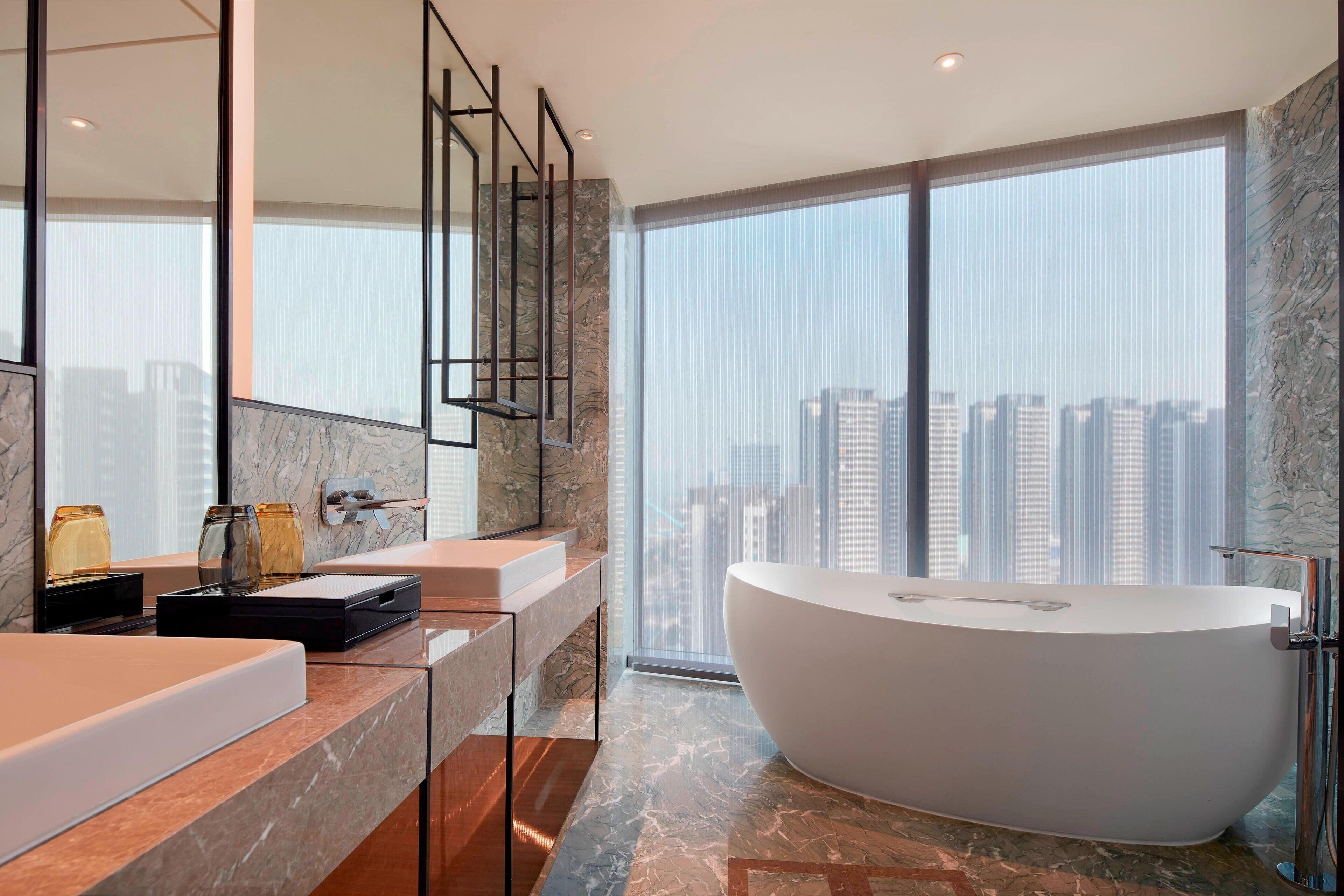 executive suite, 1 bedroom, non smoking | bathroom | separate bathtub and shower, rainfall showerhead, free toiletries