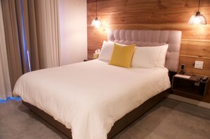 1 bedroom, laptop workspace, soundproofing, free WiFi