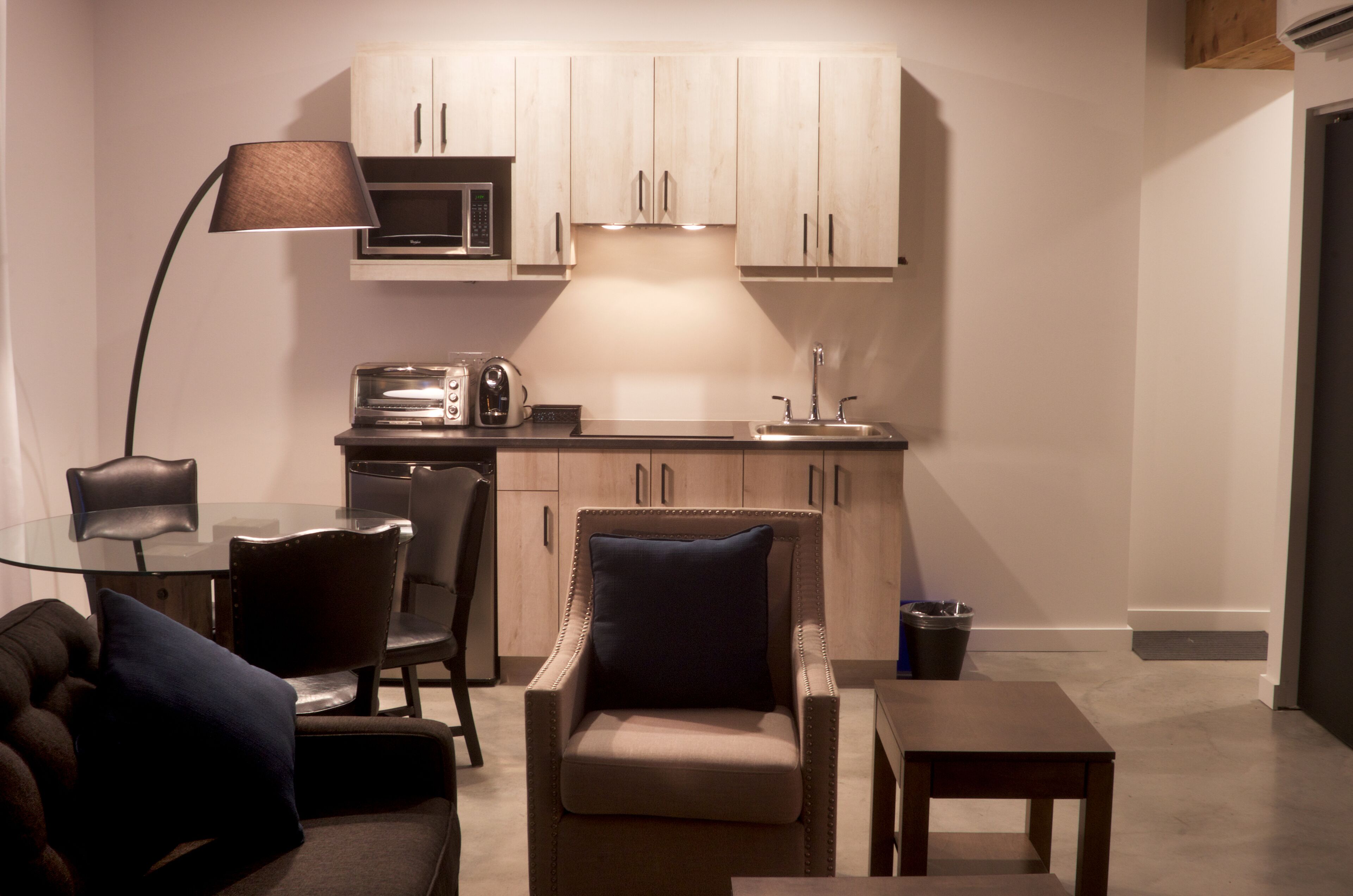 deluxe studio suite, multiple beds | private kitchenette | microwave, coffee/tea maker, toaster oven, freezer