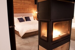 Deluxe Studio Suite, Multiple Beds | Laptop workspace, soundproofing, free WiFi, bed sheets - Rawdon Golf Resort (Rawdon)