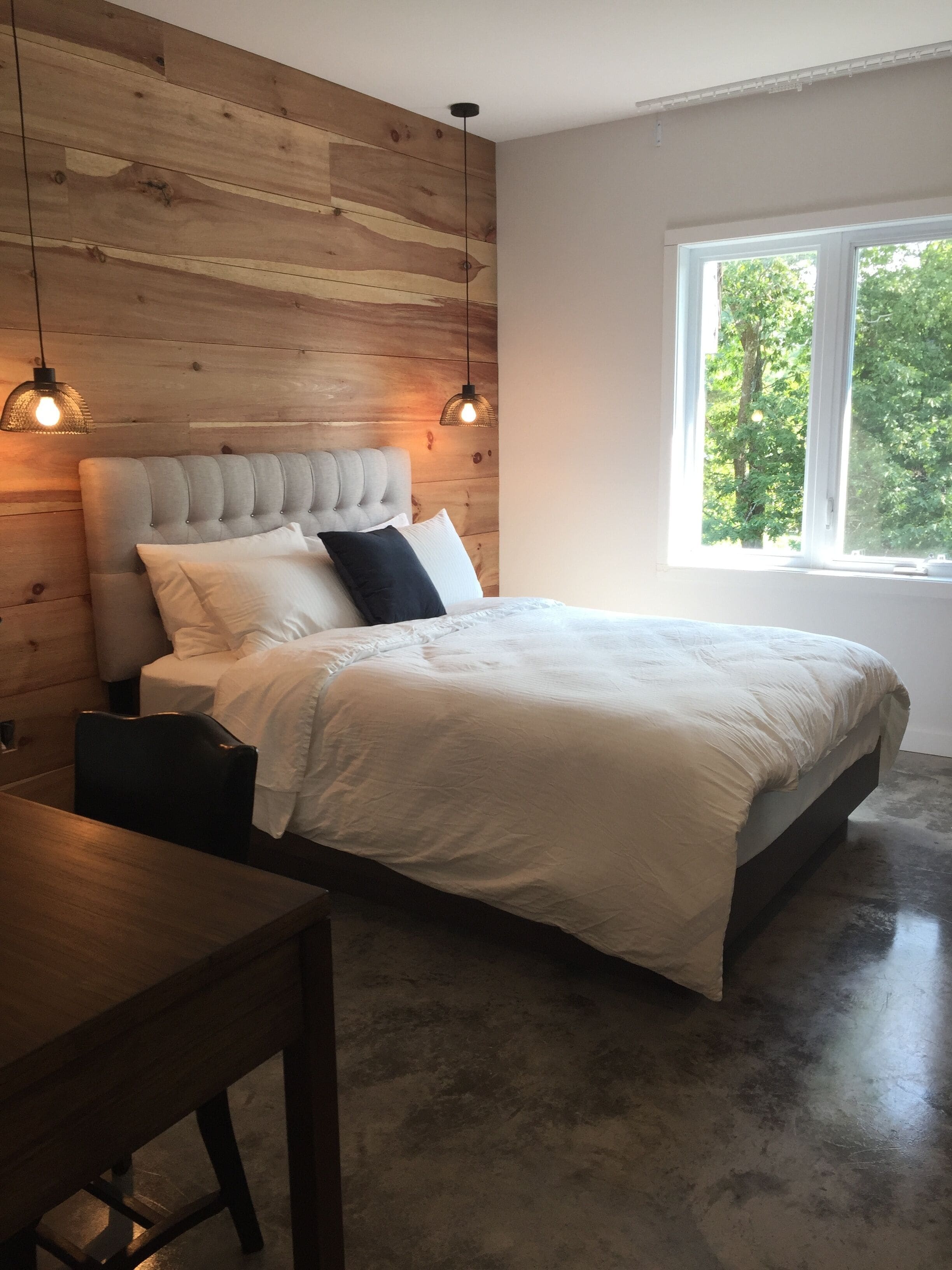 laptop workspace, soundproofing, free wifi, bed sheets