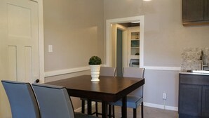 Dining - Arcadia Valley Bungalows (Arcadia)