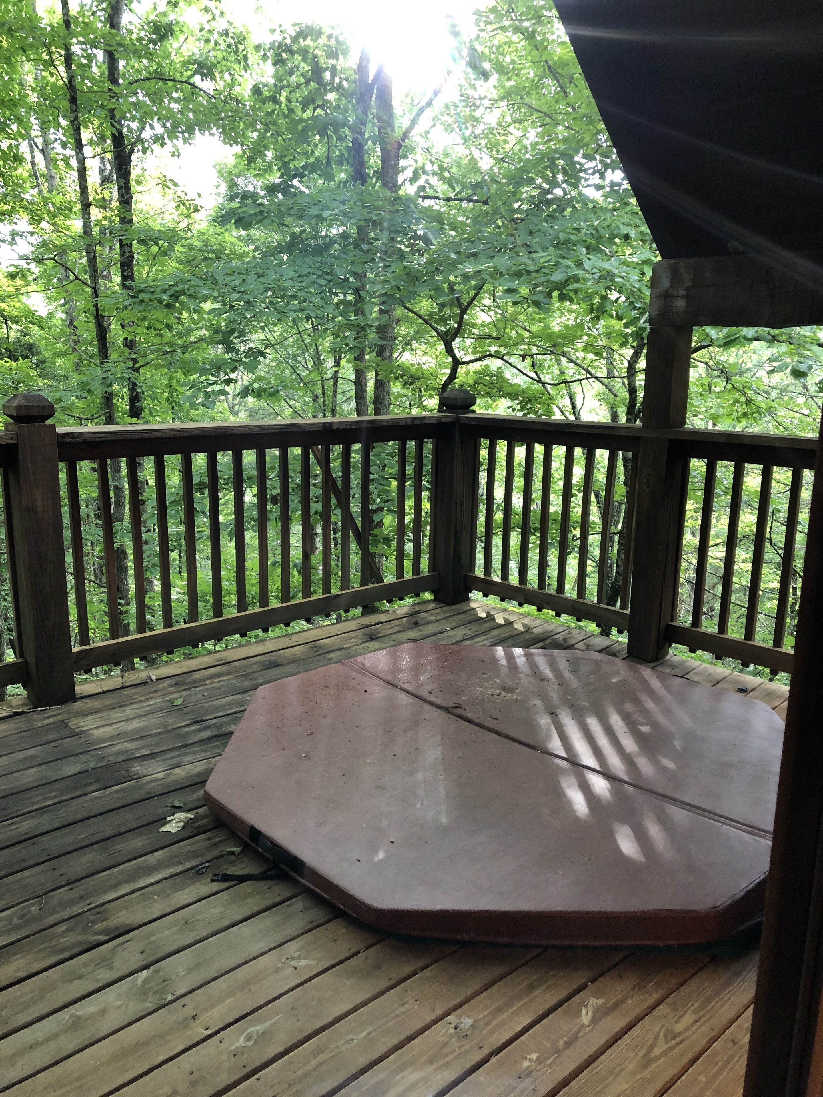 Locust Ridge Romantic Cabin | Private spa tub