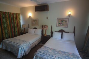 Kamar Double Basic untuk 1 Orang, Beberapa Tempat Tidur, pemandangan laut sebagian | Meja kerja, Wi-Fi gratis, dan seprai linen