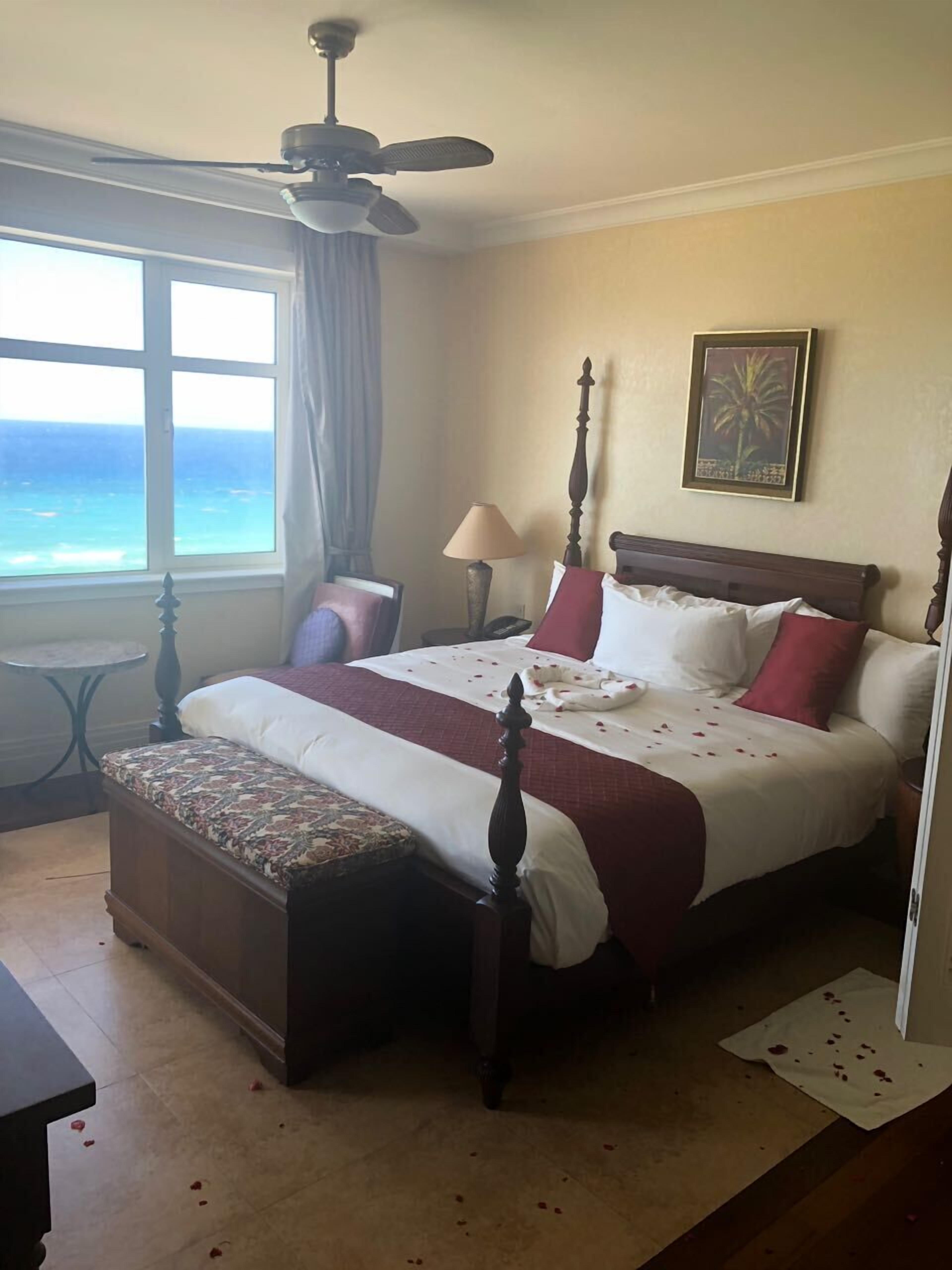 Apartemen Mewah, 2 kamar tidur, pemandangan samudra, menghadap pantai | 1 kamar tidur, setrika/meja setrika, Wi-Fi gratis, dan seprai linen