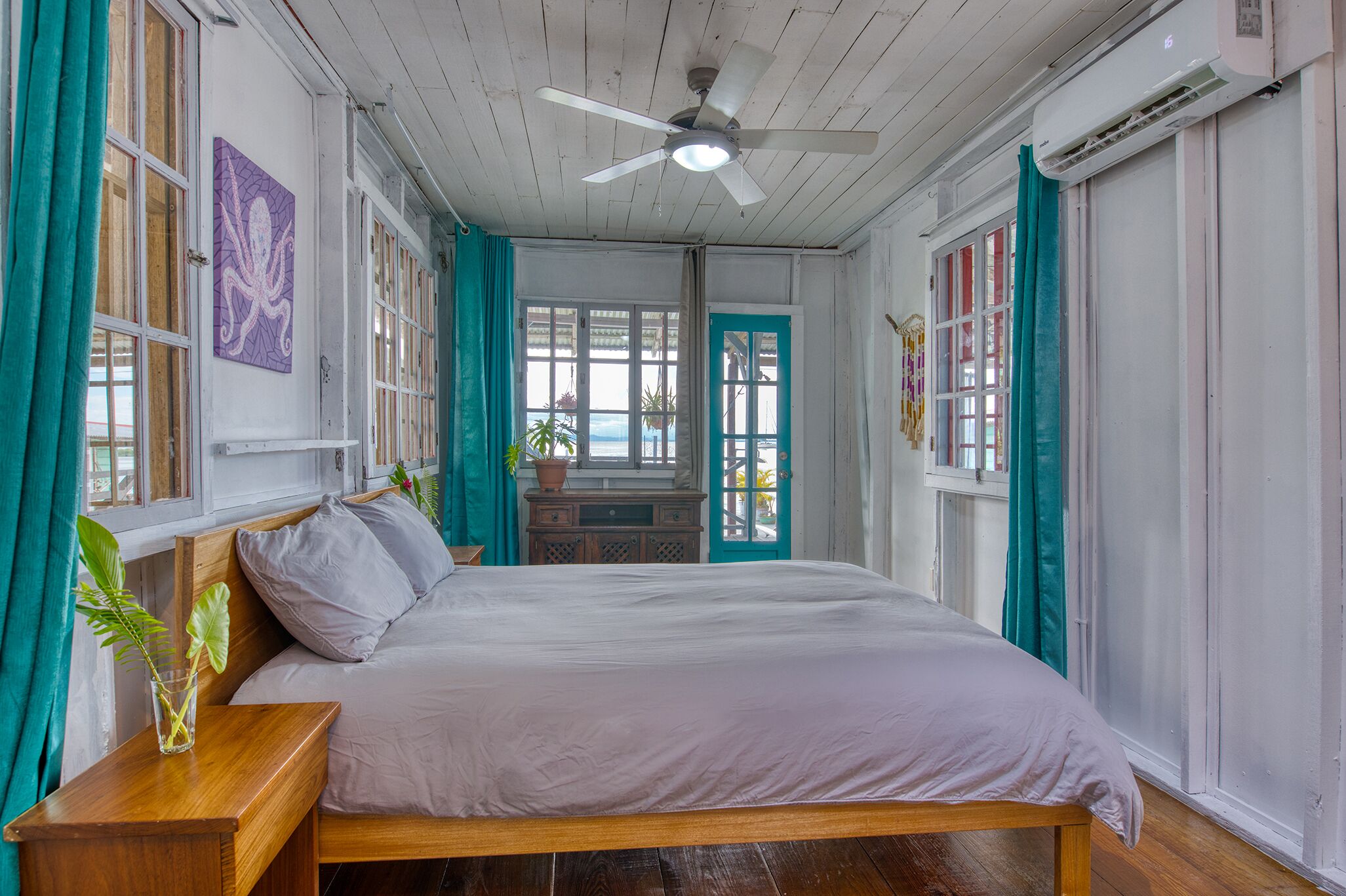 Habitación básica | Cortinas blackout, wifi gratis y ropa de cama 