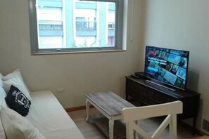 Apartment, 2 Bedrooms | Living area