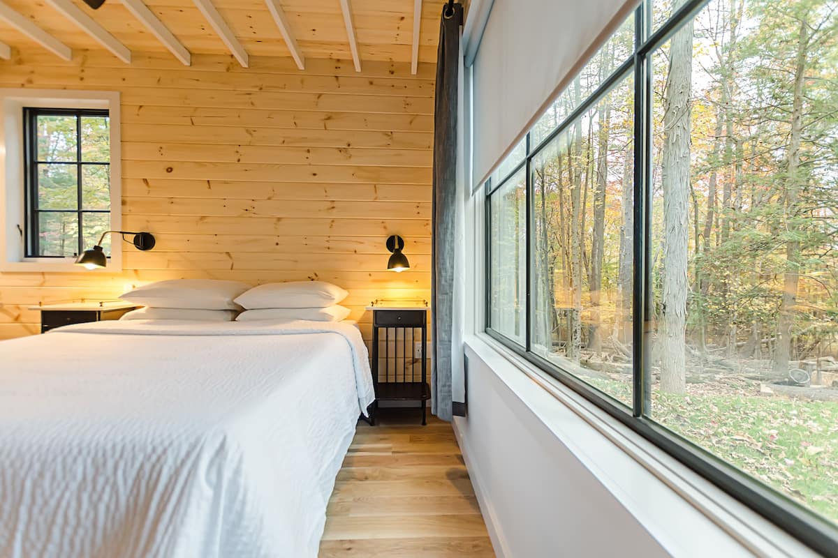 Signature-Zimmer, 1 Queen-Bett (minifridge & connecting room) | Kostenloses WLAN, Bettwäsche