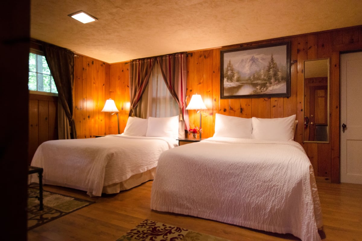 Classic-Doppelzimmer, 2 Doppelbetten | Kostenloses WLAN, Bettwäsche